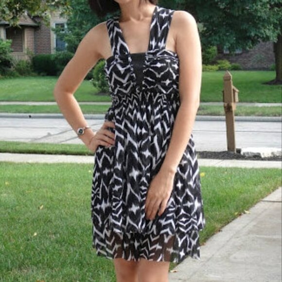 Black & White sleeveless Chevron dress - Picture 5 of 8